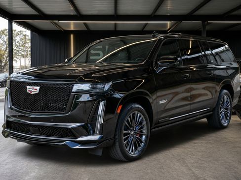 Used 2023 Cadillac Escalade ESV V AWD/4WD image 5