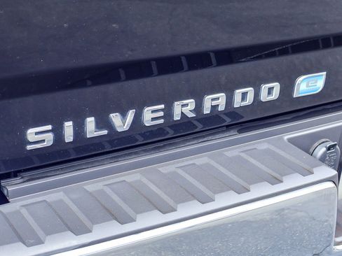 Used 2018 Chevrolet Silverado 1500 LT w/ LT Eassist Package AWD/4WD image 24