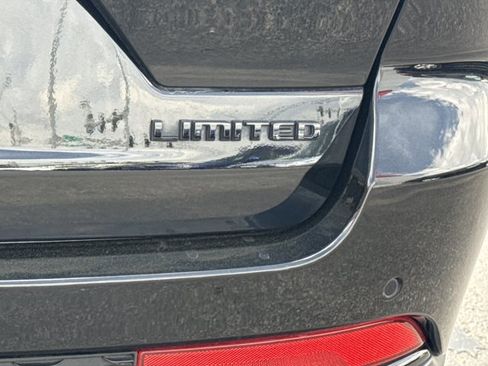 Used 2023 Jeep Grand Cherokee Limited w/ Luxury Tech Group II image 10