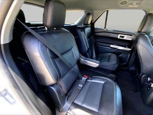 Used 2023 Ford Explorer Limited w/ Equipment Group 301A AWD/4WD image 19