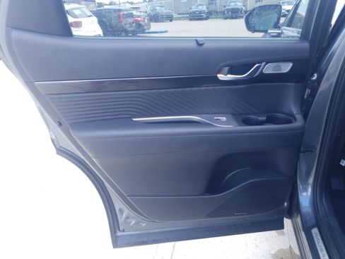 Used 2023 Hyundai Palisade Calligraphy image 11