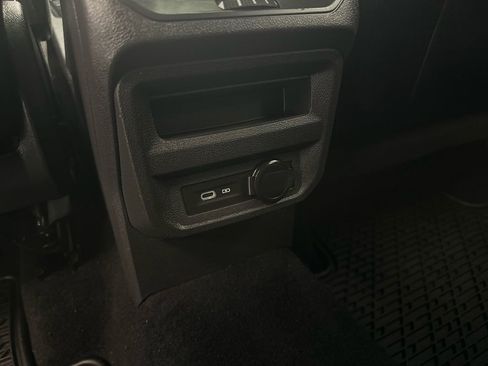 Used 2021 Volkswagen Tiguan SE R-Line image 33