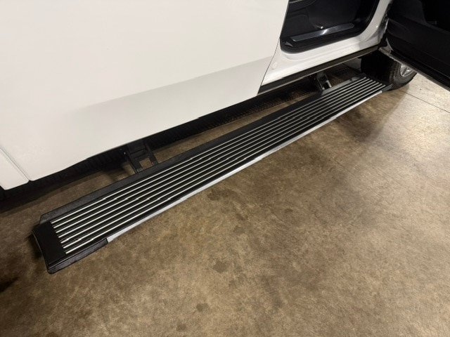 Used 2023 Jeep Grand Wagoneer 4WD image 7
