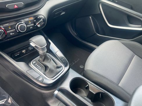Used 2025 Kia Soul LX w/ LX Technology Package FWD image 31