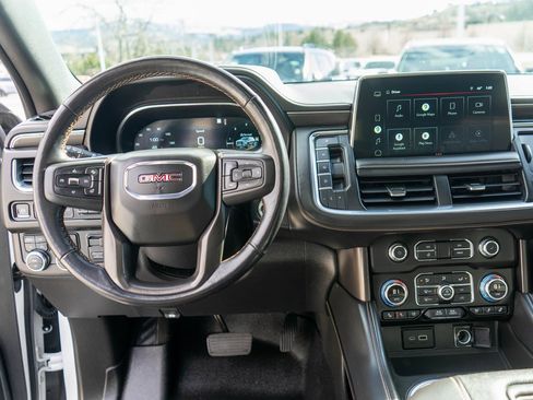 Used 2022 GMC Yukon XL AT4 w/ AT4 Premium Plus Package image 18