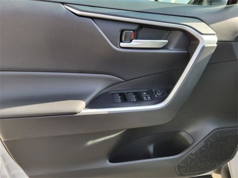 Used 2025 Toyota RAV4 XLE image 18