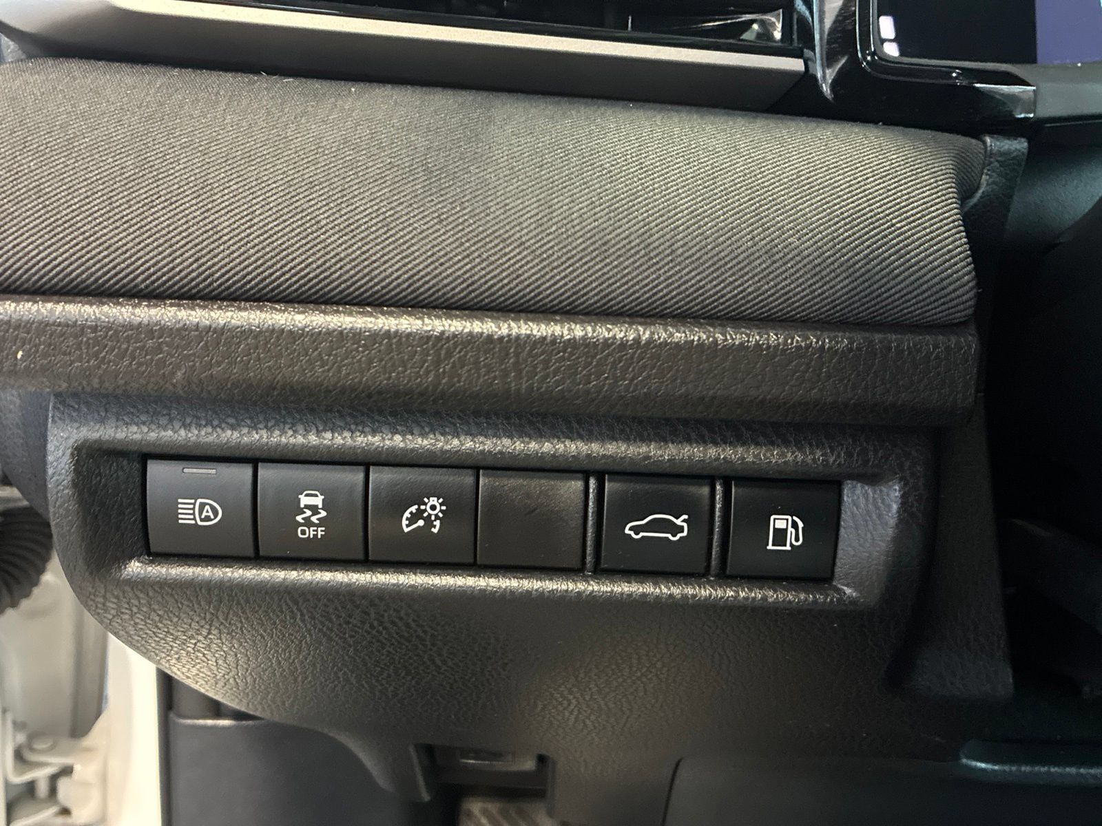 Used 2025 Toyota Camry LE FWD image 17