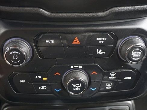 Used 2023 Jeep Renegade Latitude image 17