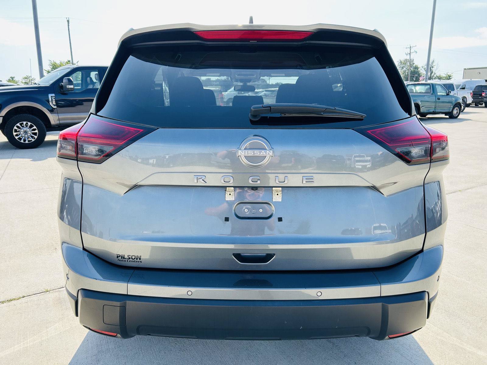 Used 2025 Nissan Rogue SV FWD image 35