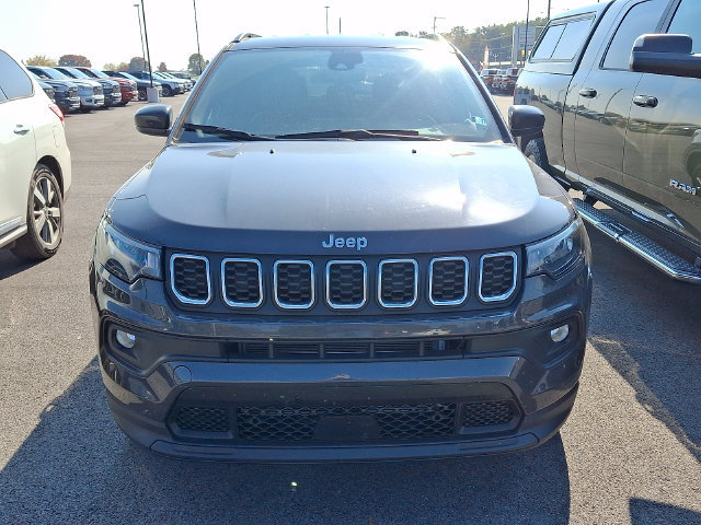 Used 2024 Jeep Compass Latitude AWD/4WD image 2