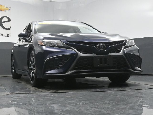 Used 2022 Toyota Camry SE FWD image 3