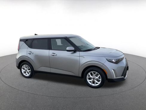 Used 2025 Kia Soul LX w/ LX Technology Package image 2