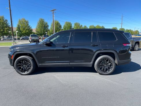 Used 2022 Jeep Grand Cherokee L Limited w/ Black Appearance Package AWD/4WD image 6