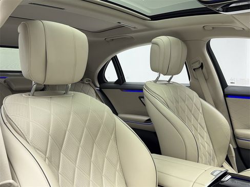 Used 2022 Mercedes-Benz S 500 4MATIC w/ Warmth & Comfort Package image 48