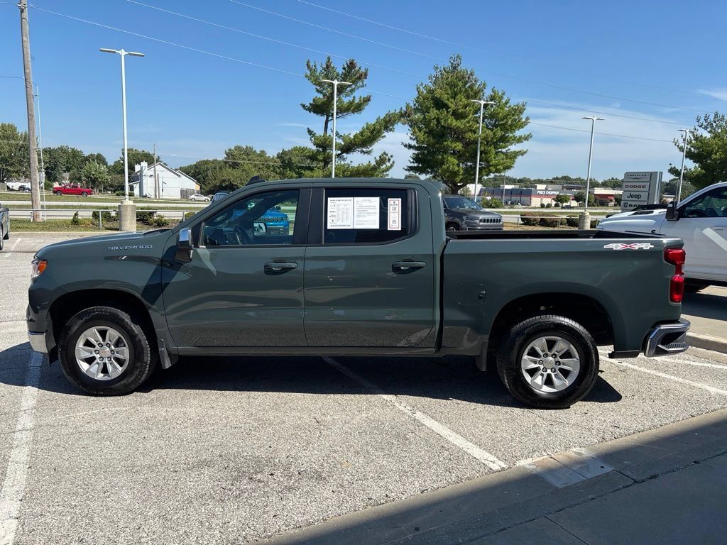 Used 2025 Chevrolet Silverado 1500 LT AWD/4WD image 9