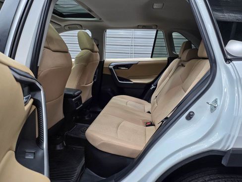 Used 2022 Toyota RAV4 XLE w/ Convenience Package AWD/4WD image 16