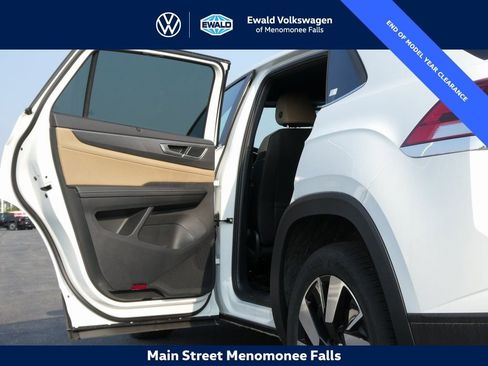 New 2025 Volkswagen Atlas Cross Sport SE AWD/4WD image 34