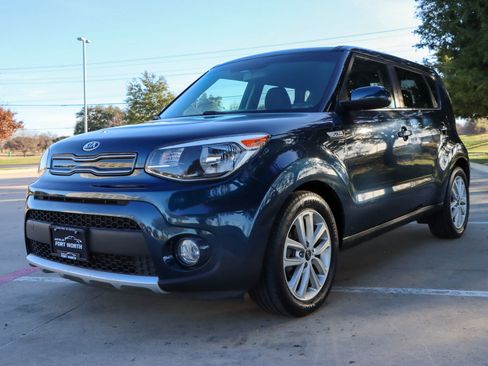 Used 2018 Kia Soul + image 3