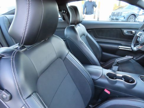 Used 2016 Ford Mustang Shelby GT350 w/ Technology Package image 32