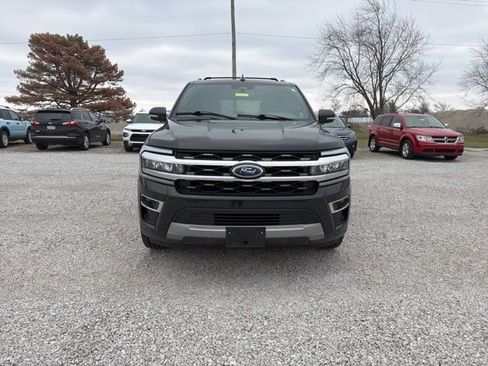 Used 2024 Ford Expedition Limited image 3
