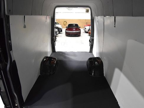 Used 2015 Mercedes-Benz Sprinter 3500 image 38