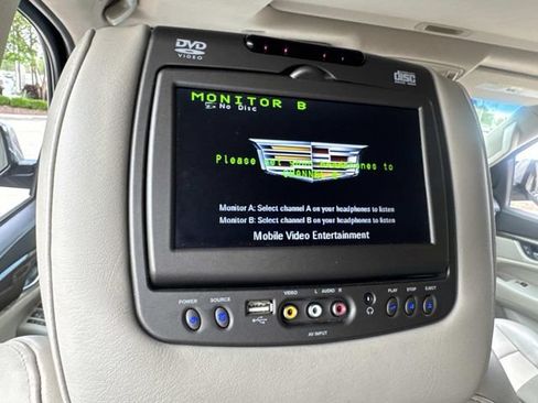 Used 2019 Cadillac Escalade Luxury AWD/4WD image 19