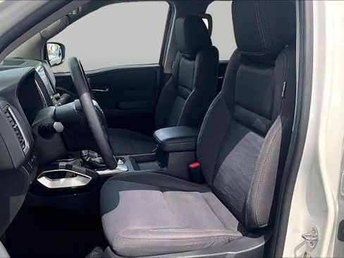 Certified 2024 Nissan Frontier SV w/ Tow Package RWD image 8