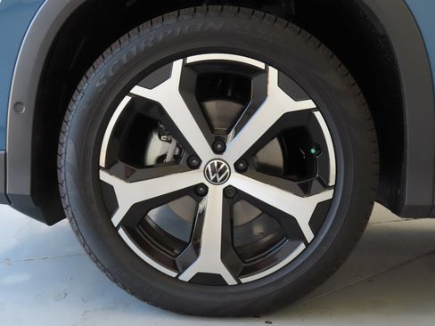 Certified 2026 Volkswagen Tiguan SE FWD image 28