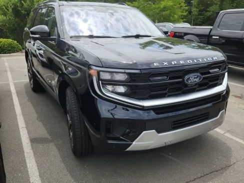 Certified 2025 Ford Expedition Platinum w/ Platinum Ultimate Package AWD/4WD image 2