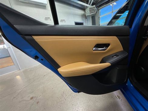 Used 2021 Nissan Sentra SV w/ SV Premium Package image 18