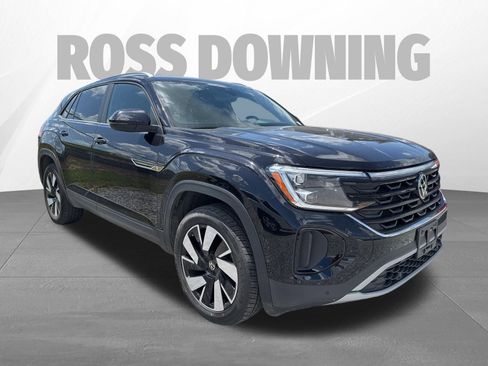 Used 2025 Volkswagen Atlas Cross Sport SE image 2