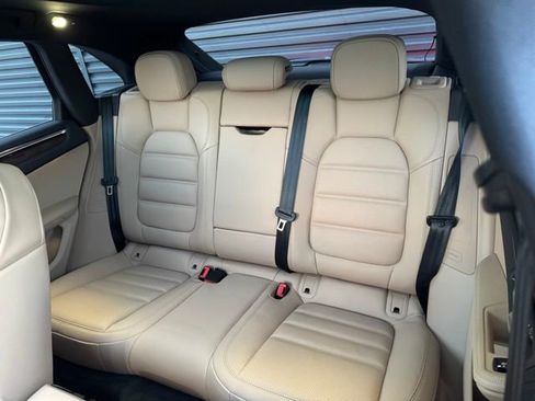 Certified 2025 Porsche Macan S image 32