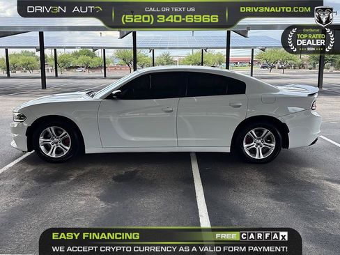Used 2017 Dodge Charger SE w/ Blacktop Package RWD image 4