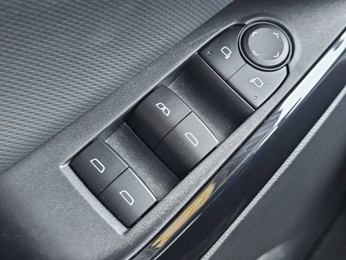 Used 2026 Chevrolet Equinox LT FWD image 25