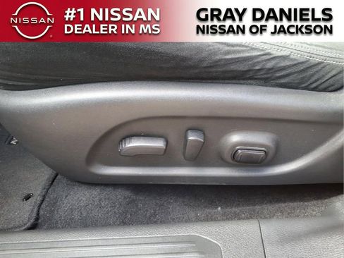 Used 2017 Nissan Murano SV FWD image 12