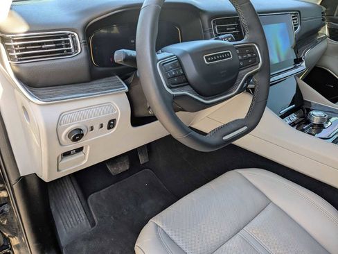 Used 2022 Jeep Wagoneer Series II w/ Premium Group I AWD/4WD image 15