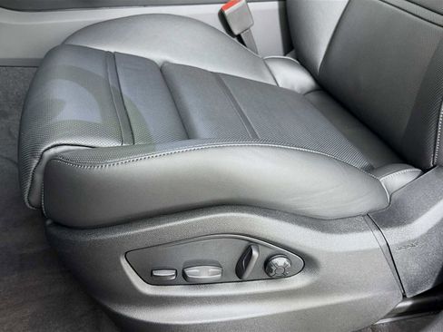 New 2025 Porsche Cayenne Turbo image 13