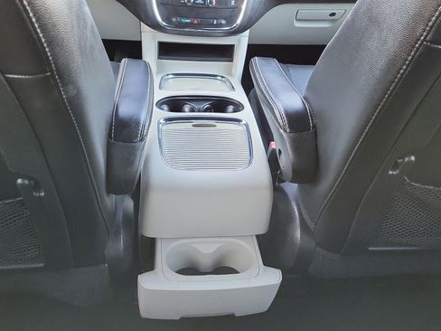 Used 2019 Dodge Grand Caravan SXT image 29