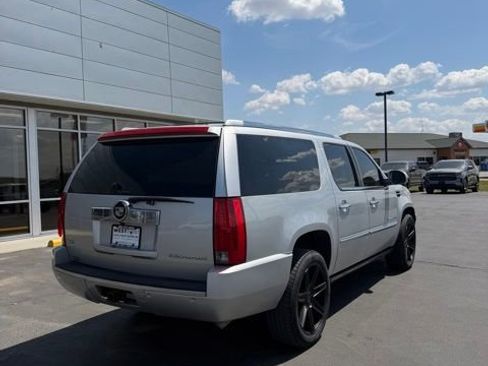 Used 2010 Cadillac Escalade ESV Premium AWD/4WD image 7