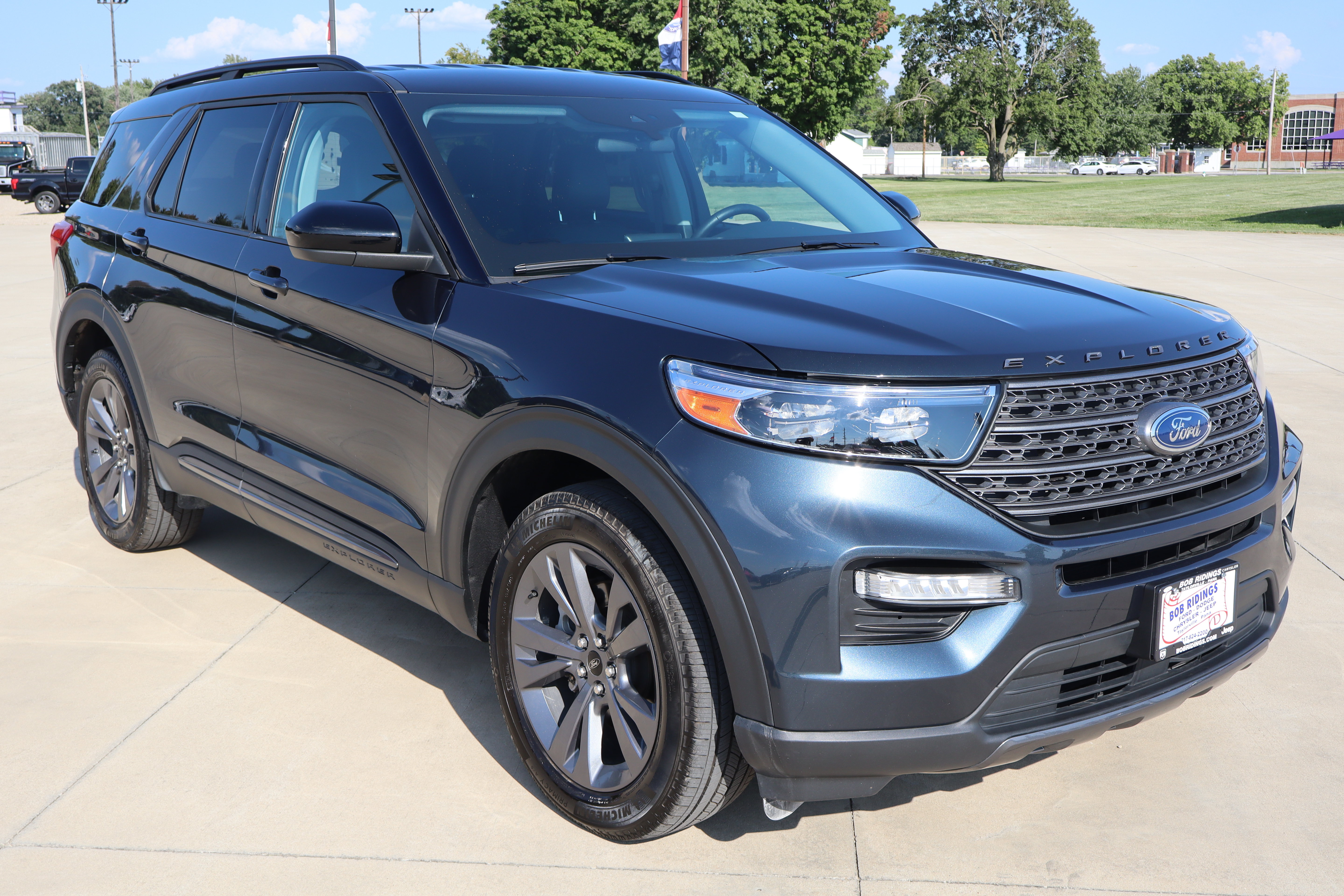 Used 2024 Ford Explorer XLT w/ Equipment Group 202A AWD/4WD image 4