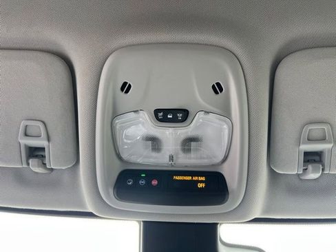 Used 2022 Chevrolet Bolt EUV LT image 29