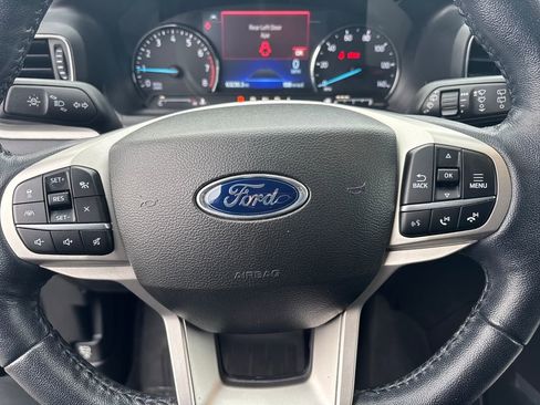 Used 2022 Ford Explorer XLT w/ Equipment Group 202A image 18