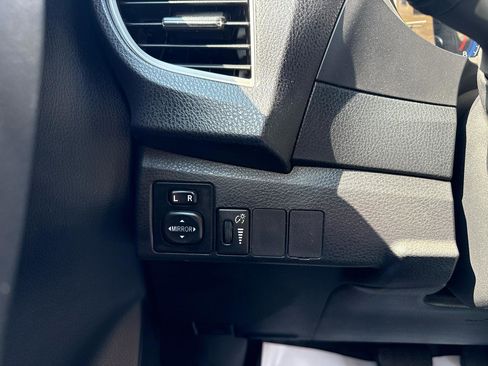 Used 2014 Toyota Corolla S image 38