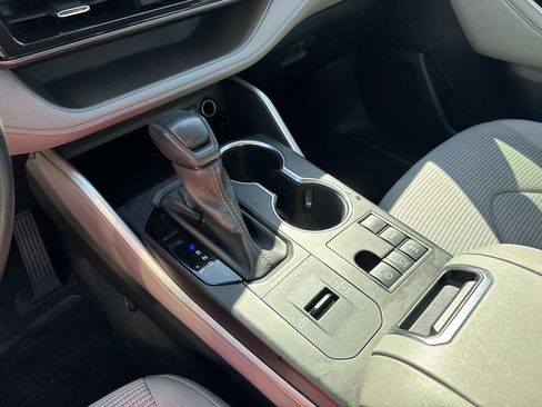 Used 2023 Toyota Highlander L image 26