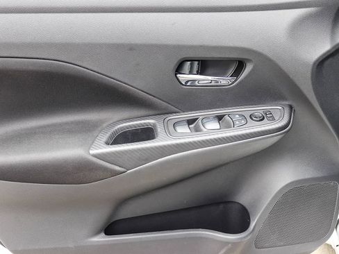 Used 2022 Nissan Versa SV FWD image 24