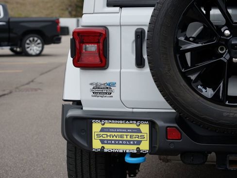 Used 2022 Jeep Wrangler Unlimited Sahara w/ Cold Weather Group image 10