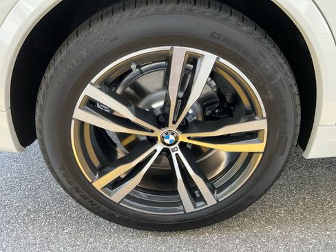 New 2026 BMW X7 xDrive40i w/ M Sport Package AWD/4WD image 23