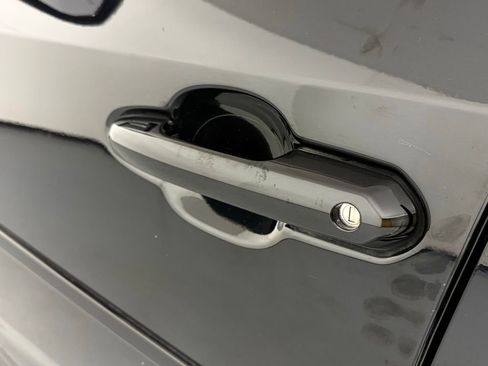 Used 2022 Toyota RAV4 XLE Premium image 12