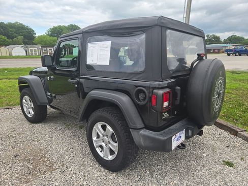 Used 2020 Jeep Wrangler Sport AWD/4WD image 3