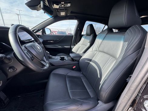 Used 2024 Toyota Venza Limited image 9